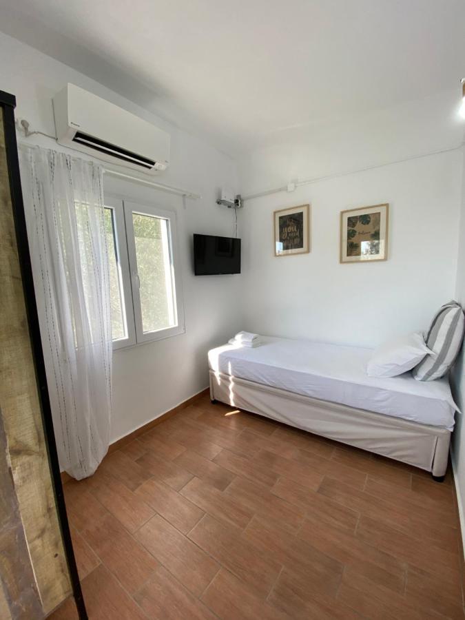 דירות House With Beautiful Garden In פלומרי מראה חיצוני תמונה