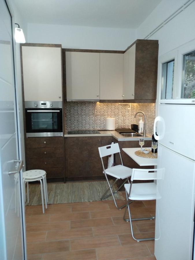דירות House With Beautiful Garden In פלומרי מראה חיצוני תמונה